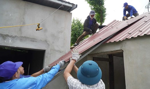 Để hoàn thành Dự án Đường dây 500kV mạch 3, huyện Quảng Trạch đã có sự đồng lòng của người dân. Ảnh: P.Hoa