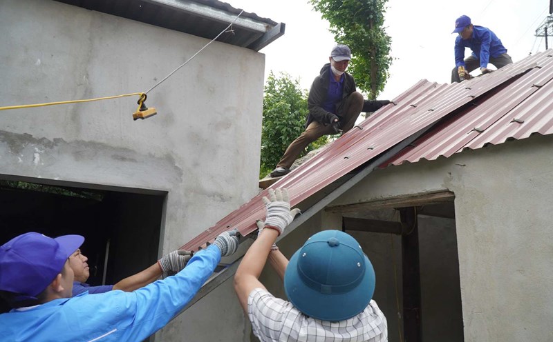Để hoàn thành Dự án Đường dây 500kV mạch 3, huyện Quảng Trạch đã có sự đồng lòng của người dân. Ảnh: P.Hoa