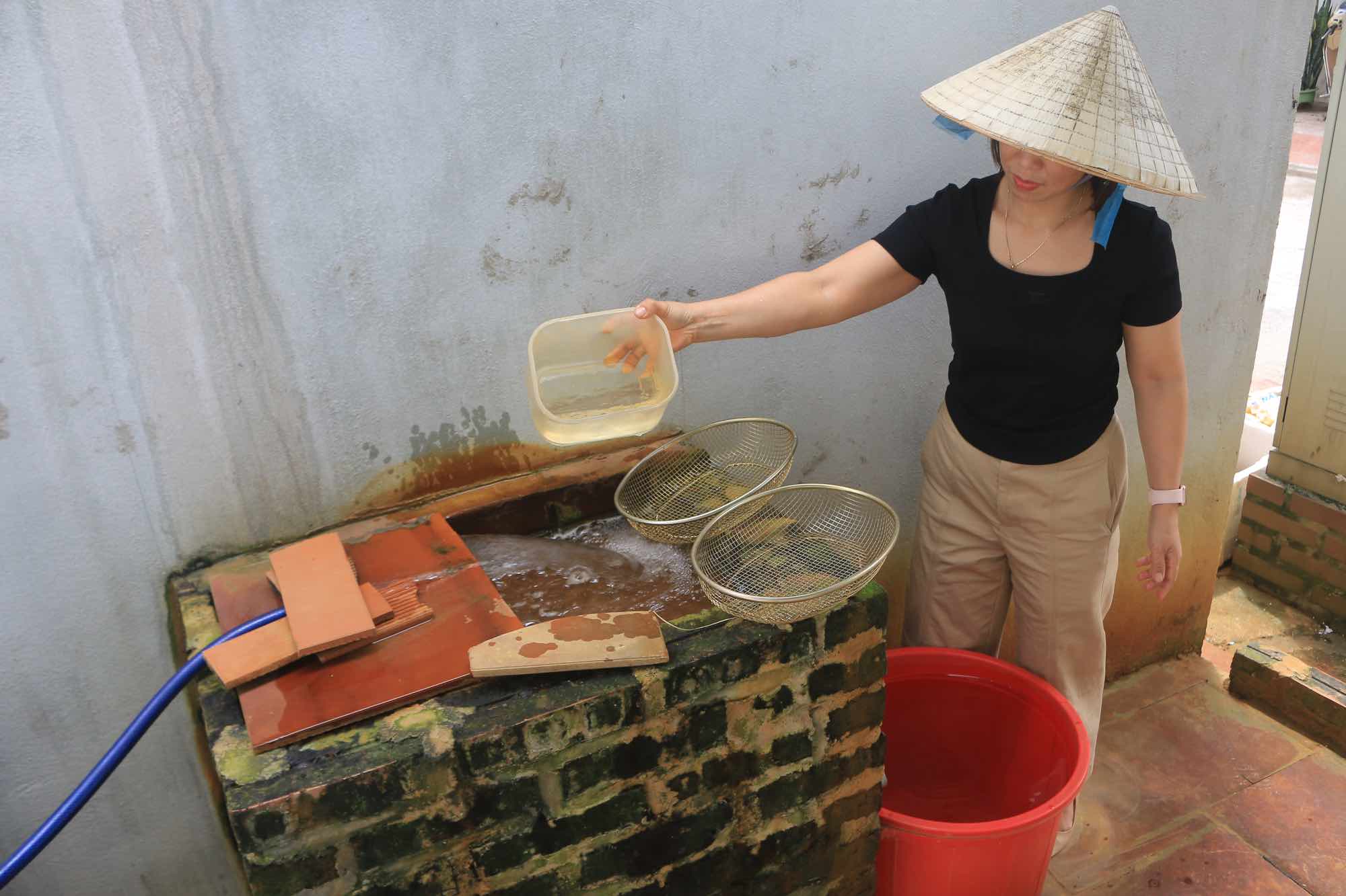 Người dân sinh sống tại Khu đất 6,9ha mòn mỏi chờ nước sạch. Ảnh: Khánh An