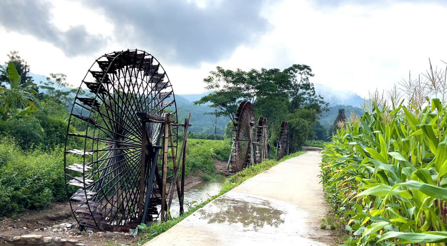 The Tay people's water trellis is set up with a steady rotation