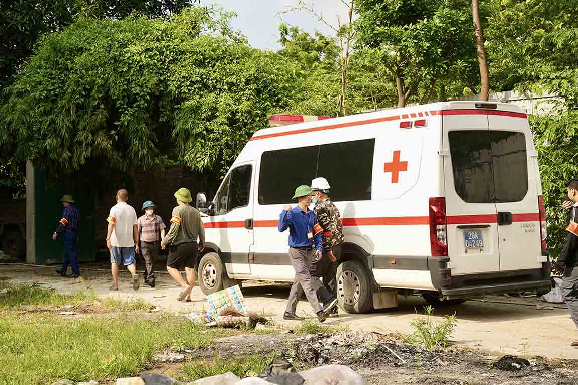 Therefore, the authorities have an enforcement plan according to regulations. An ambulance was dispatched to the scene on duty. Photo: Huu Chanh