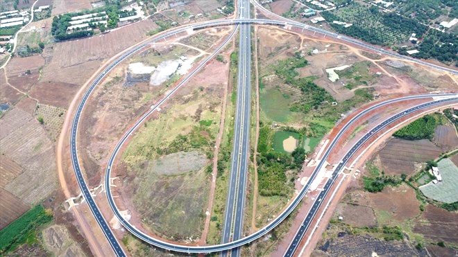 Cao tốc Bắc Nam, đoạn Phan Thiết - Dầu Giây kết nối sân bay Long Thành qua đường Quốc lộ 20B. Ảnh: HAC
