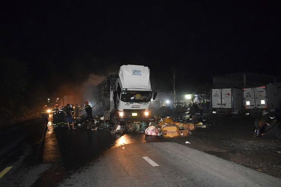 The scene of a fire in a truck carrying mid-autumn lanterns. Photo: Minh Hang