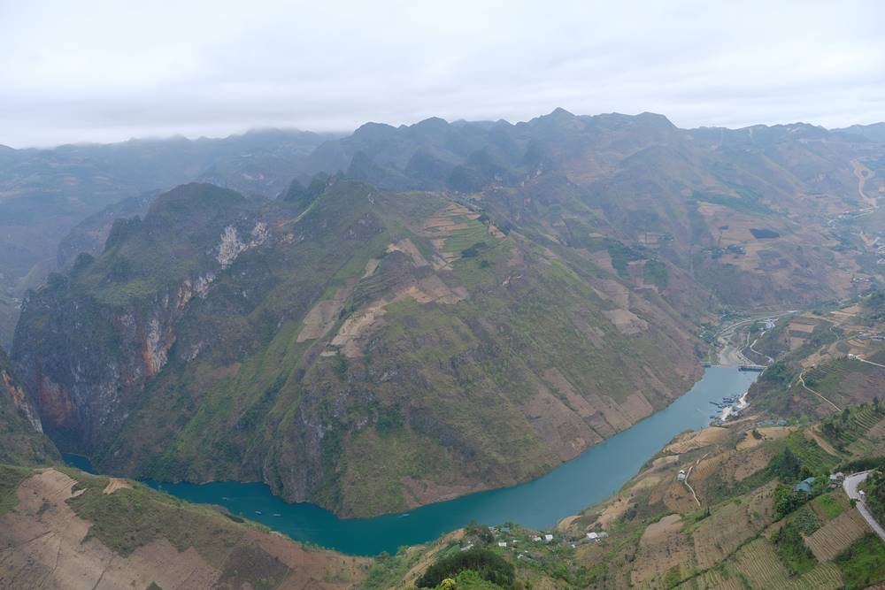 The Nho Que River is the natural border between Vietnam and China in Ha Giang. Photo: Nguyen Duc Manh