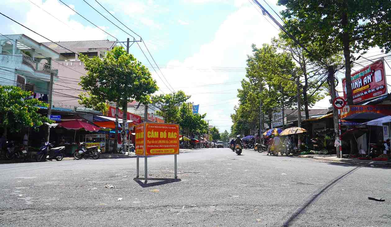 Khu vực chợ tự phát 26 thông thoáng sáng 28.8. Ảnh: HAC