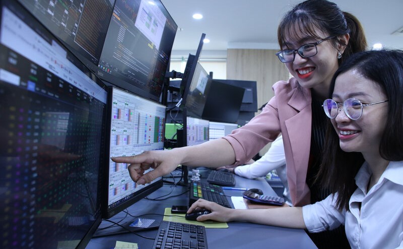 Nhà đầu tư kỳ vọng thị trường chứng khoán duy trì tốt đà tăng điểm. Ảnh: Lê Toàn