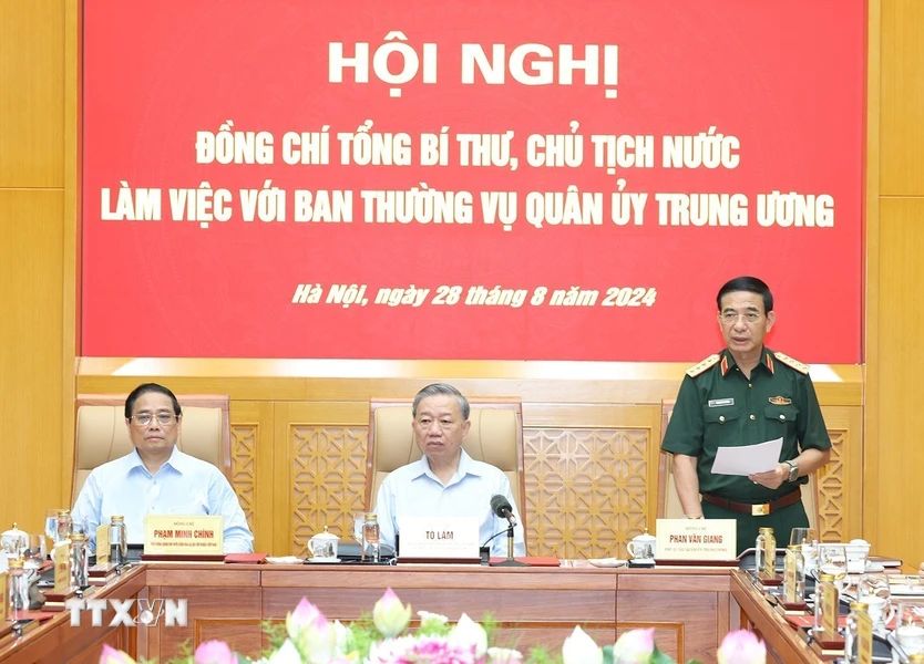 Đại tướng Phan Văn Giang, Ủy viên Bộ Chính trị, Phó Bí thư Quân ủy Trung ương, Bộ trưởng Bộ Quốc phòng điều hành hội nghị. Ảnh: Trí Dũng/TTXVN