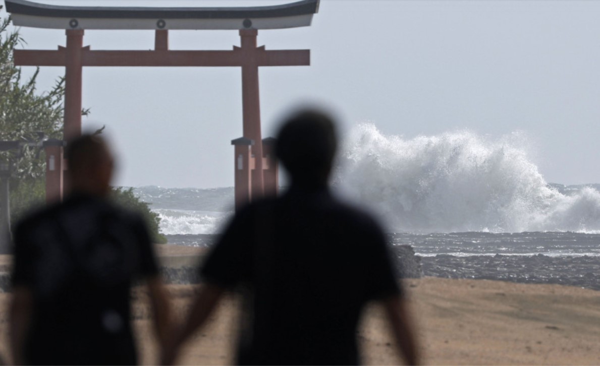 Big waves in Miyazaki, southwest Japan due to the impact of Typhoon Shanshan. Photo: Kyodo News