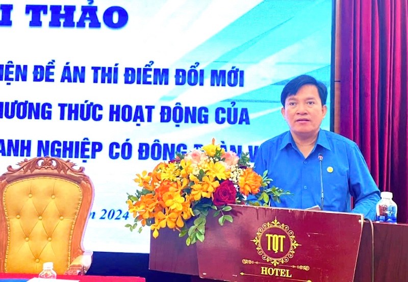 Vice Chairman of the Vietnam General Confederation of Labor Nguyen Xuan Hung spoke at the conference. Photo: Ha Anh