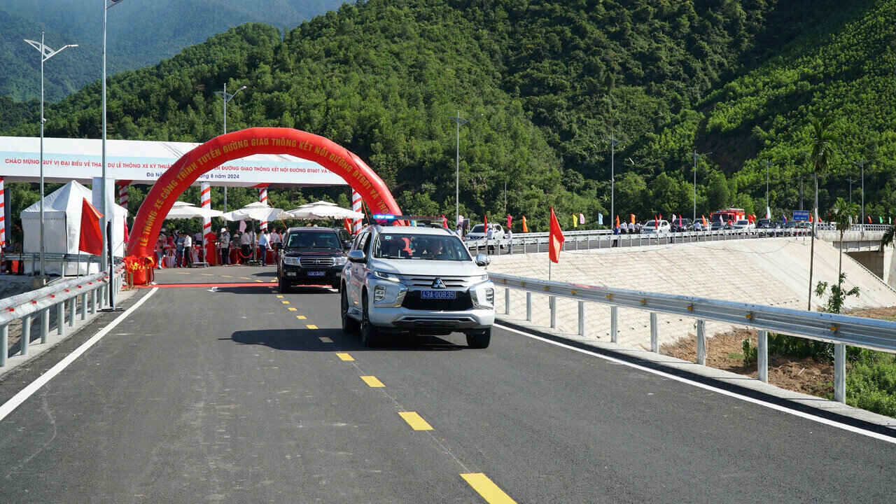 Da Nang City People's Committee organized the opening of the traffic route connecting DT601 road and Loc My village. Photo: Mai Huong