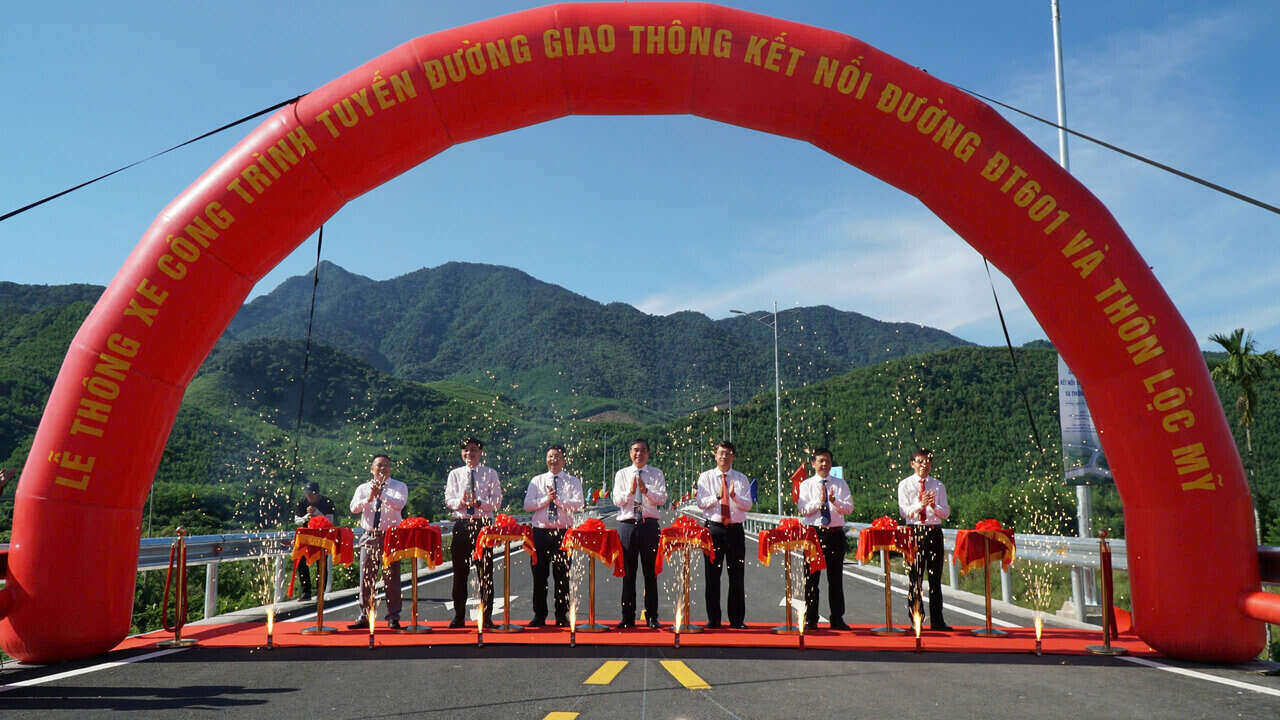 UBND TP Đà Nẵng tổ chức thông xe tuyến đường giao thông kết nối đường ĐT601 và thôn Lộc Mỹ. Ảnh: Mai Hương