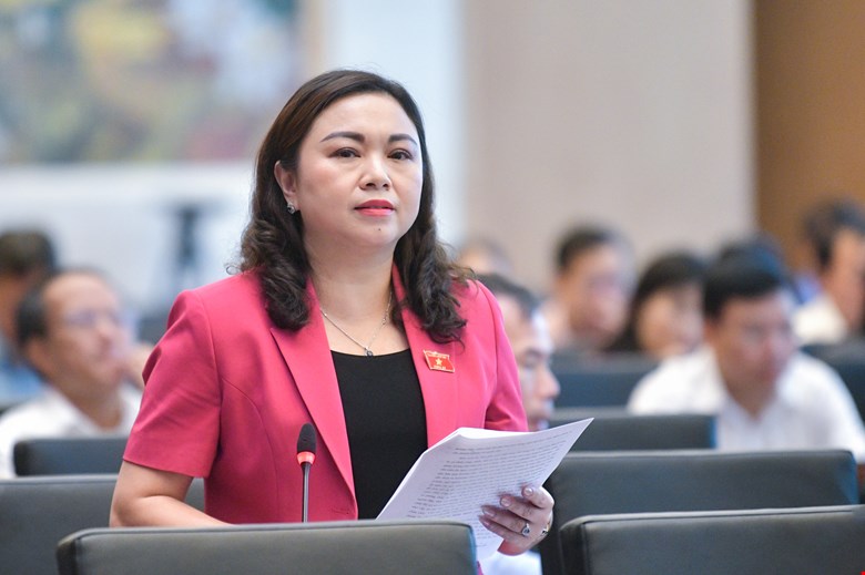 National Assembly delegate Dang Bich Ngoc commented on the draft Law on Fire Prevention and Control. Photo: National Assembly