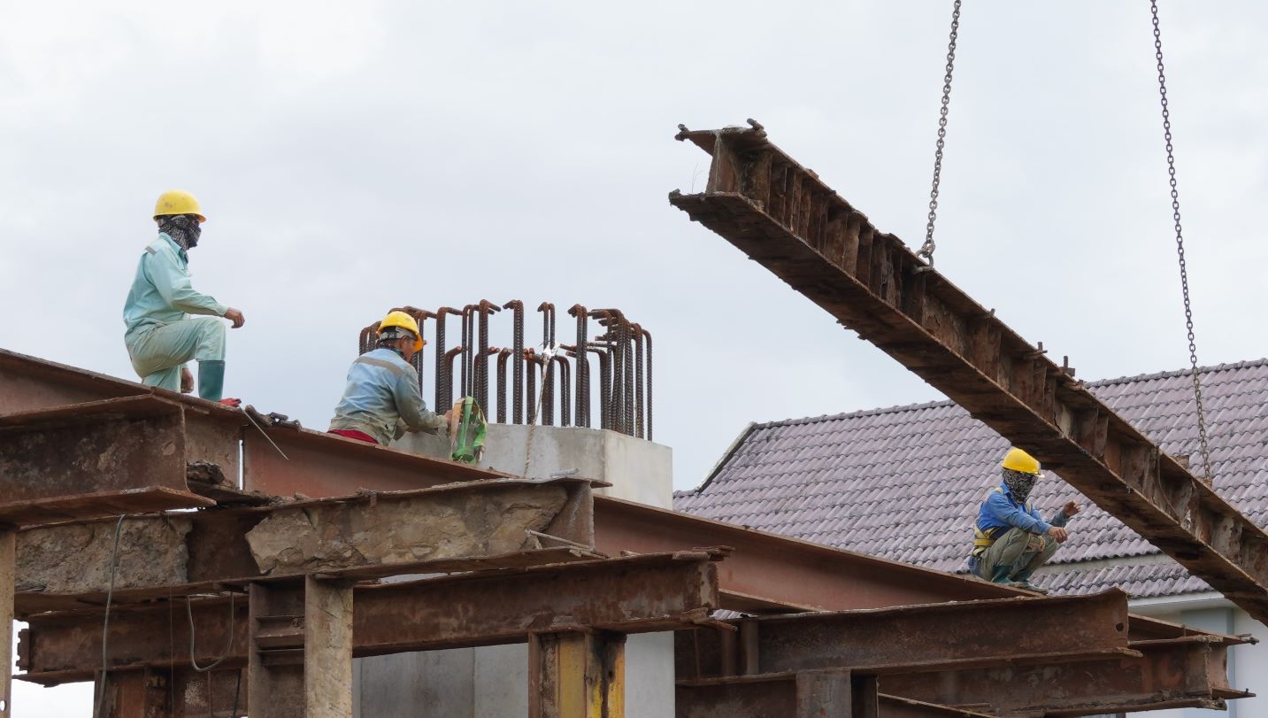 Construction workers of bridge No. 22 - Project component 4 Chau Doc - Can Tho - Soc Trang. Photo: Phuong Anh