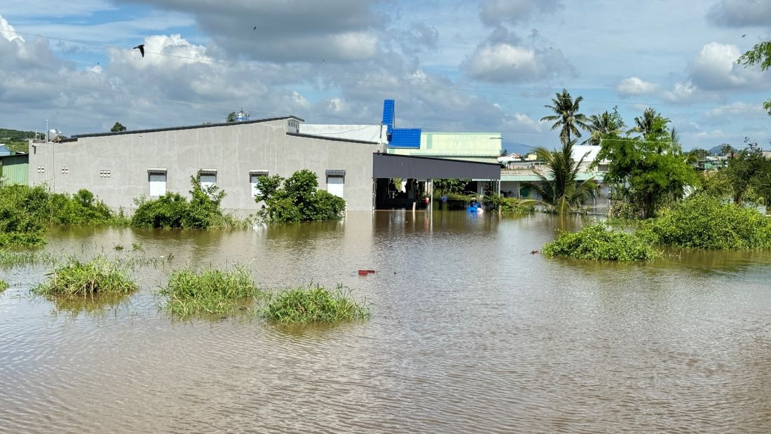 Ngập nhà dân ở Hàm Mỹ. Ảnh: Duy Tuấn