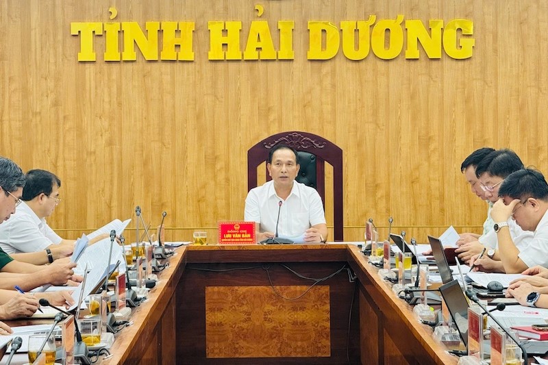 Ông Lưu Văn Bản, Quyền Chủ tịch UBND tỉnh chủ trì phiên họp. Ảnh: Cổng TTĐT tỉnh Hải Dương