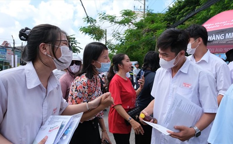 Nhiều trường thông báo xét tuyển bổ sung các ngành đào tạo năm 2024. Ảnh: Phong Linh
