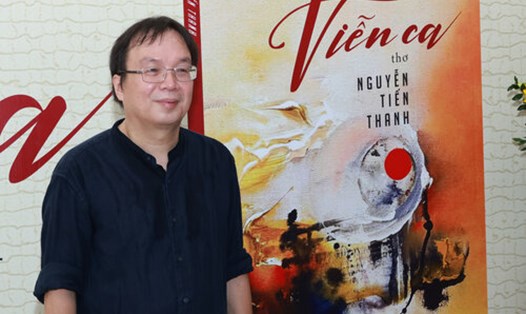 Nhà thơ Nguyễn Tiến Thanh ra mắt tập thơ "Viễn ca" tại Hà Nội. Ảnh: Trương Vị