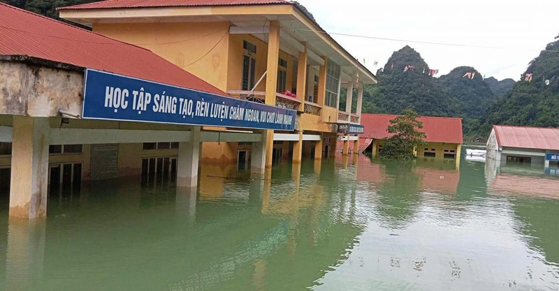 Close-up of houses surrounded by floodwaters. Photo: Provided by local residents.