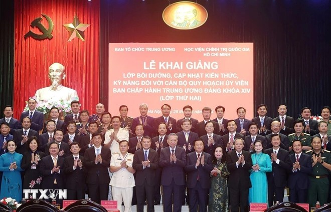 Khai giảng lớp bồi dưỡng cán bộ quy hoạch Ủy viên Trung ương