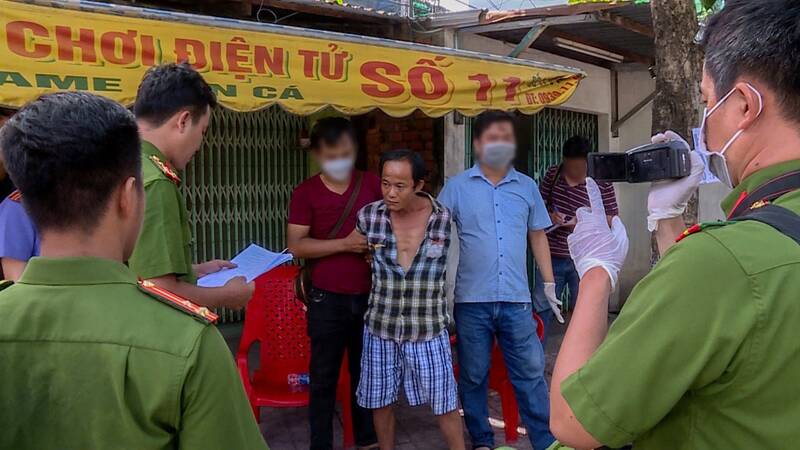 Công an Vĩnh Long tạm giữ hình sự đối tượng Đặng Thanh Tuấn để điều tra hành vi "mua bán trái phép chất ma túy". Ảnh: Công an cung cấp. 