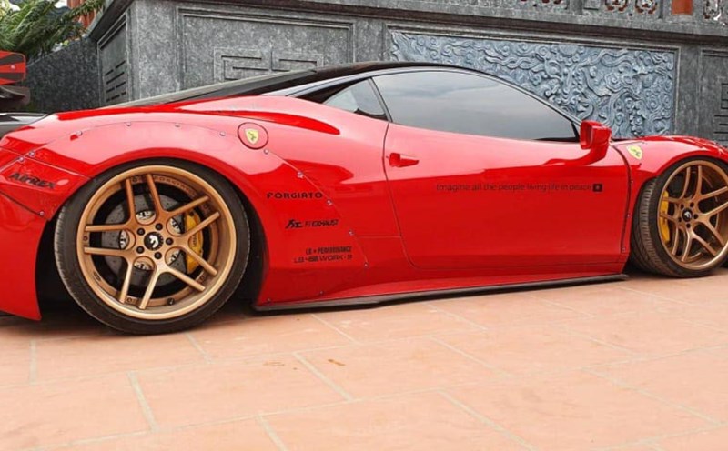 Siêu xe Ferrari 458 Italia độ Liberty Walk gây chú ý ở Gumball 3000 sắp diễn ra tại TPHCM. Ảnh: Thế Anh