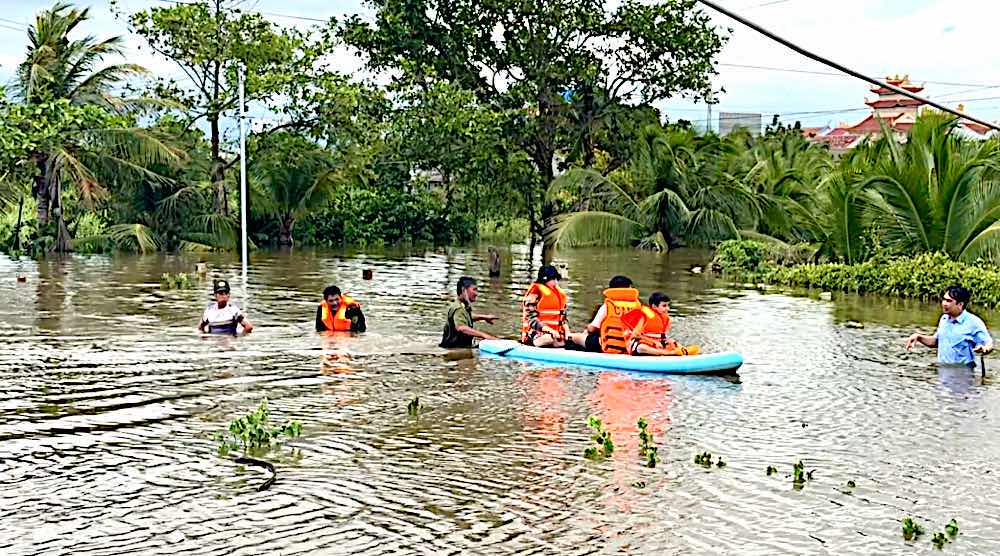Mưa gây ngập nhiều khu vực ở Bình Thuận. Ảnh: Duy Tuấn