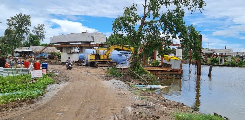 Trên bờ dưới sông đều ảnh hưởng. Đã có thiệt hại dù họ không thuộc diện giải toả bởi dự án, nhưng quá trình thi công đã ảnh hưởng đến nhà cửa, sức khoẻ và xáo trộn sinh hoạt do độ rung lắc, tiếng ồn do công trình gây nên. Bạc Liêu đang phối hợp với các đơn vị chủ đầu tư, nhà thầu, bảo hiểm...xem xét hỗ trợ phần nào thiệt hại cho người dân.