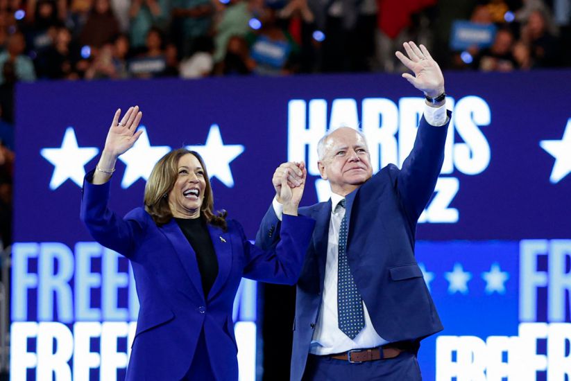 Phó Tổng thống Mỹ, ứng cử viên tổng thống Đảng Dân chủ Kamala Harris và liên danh tranh cử - Thống đốc Minnesota Tim Walz trong cuộc vận động tranh cử tại Wisconsin ngày 20.8. Ảnh: AFP