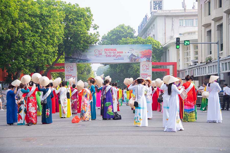 A cultural activity at the 1st Hanoi Autumn Festival - 2023 (Photo: Thao Quyen - BLĐ)