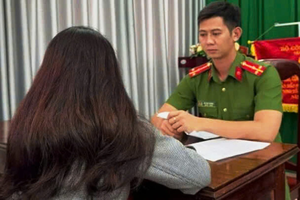 Nạn nhân bị lừa đảo qua mạng đến cơ quan Công an trình báo. Ảnh: Công an tỉnh Phú Yên