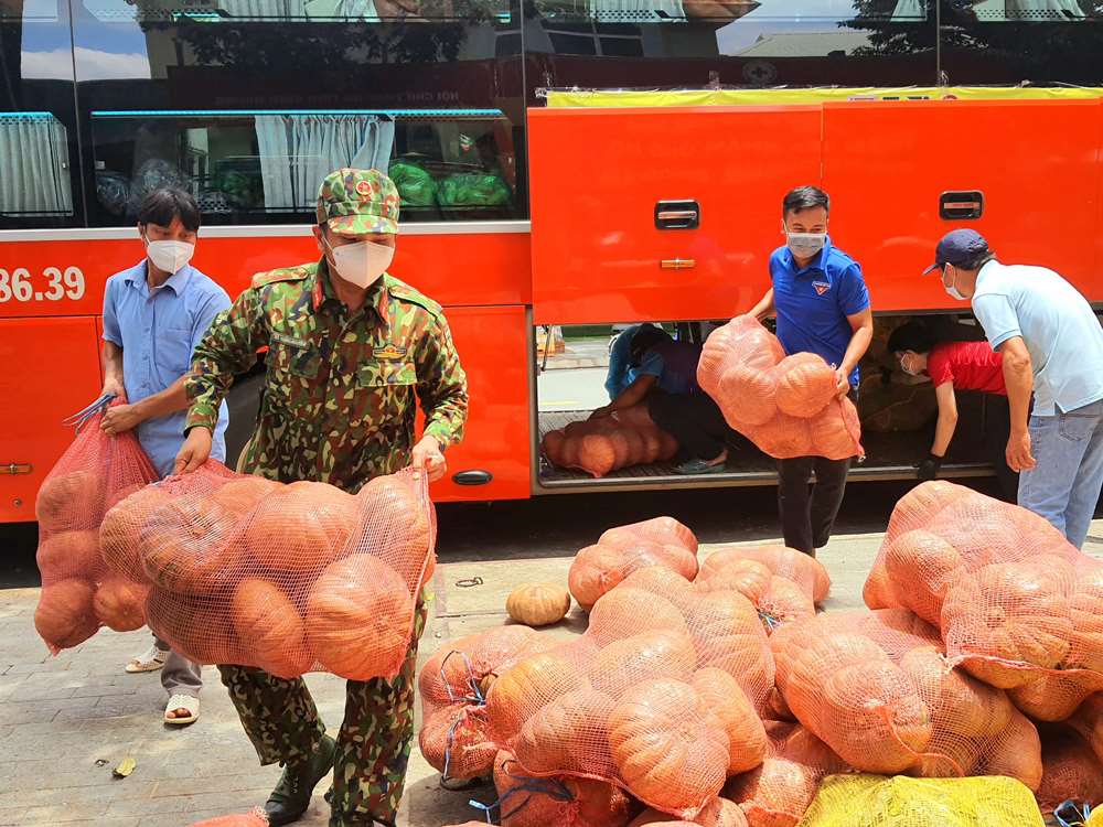 Goods that the Vietnam Environment Committee of Binh Duong province mobilizes to support people in difficulty. Photo: People's Committee of BD