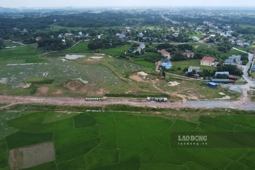 Inside the Ba Xuyen Industrial Park project, there is still almost only empty land.