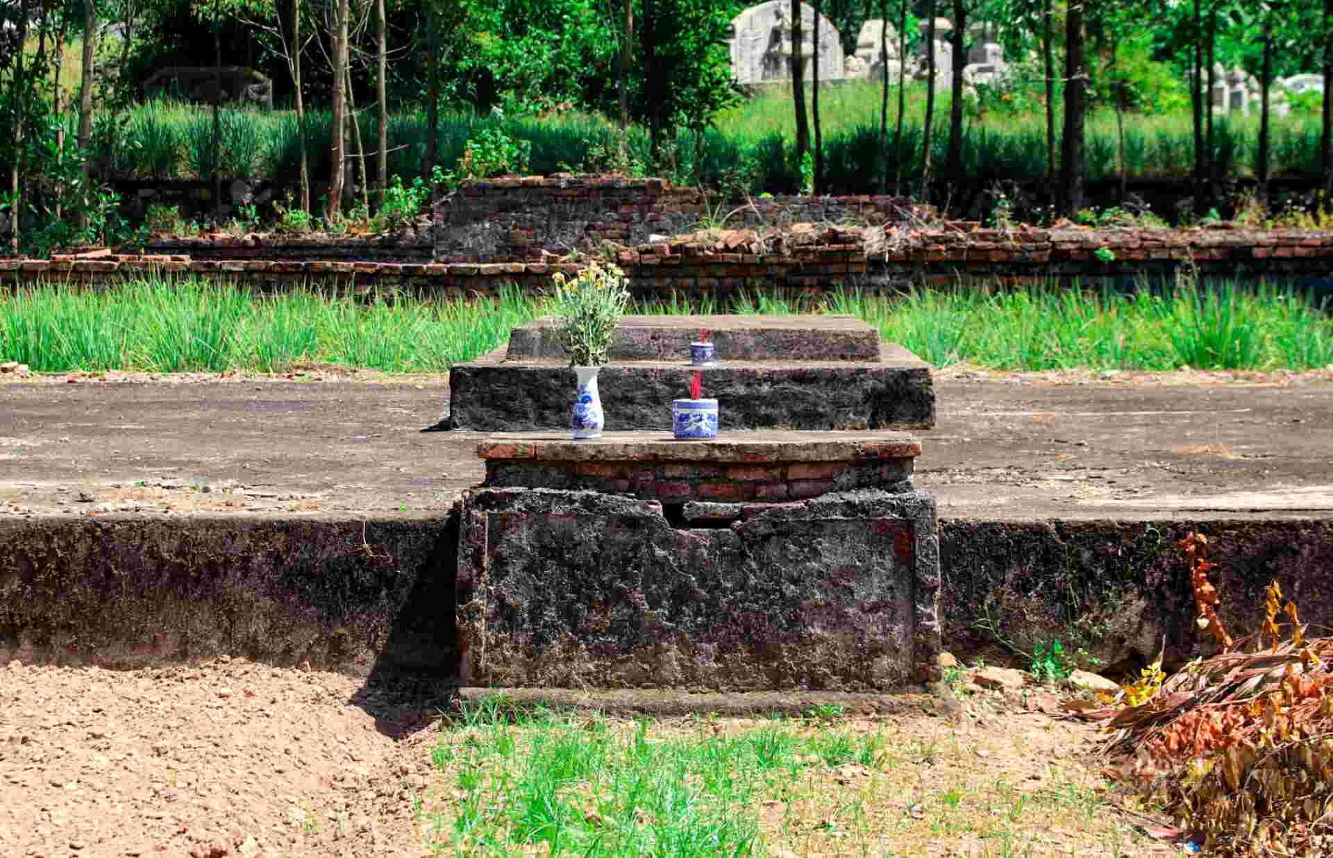 According to research, Chieu Nghi mausoleum is a special ancient tomb. Because this is the only tomb area of ​​the 9 Nguyen Lords that still retains its original architecture, until today.