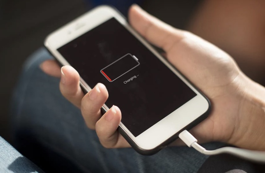 Một số sai lầm thường gặp phải khi sử dụng có thể khiến điện thoại của bạn nhanh hết pin hơn. Ảnh: Chụp màn hình