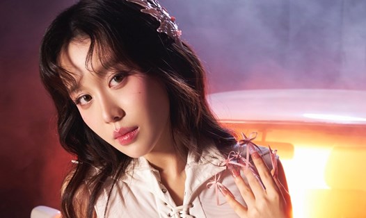 Han Sara trở lại với phong cách nữ tính. Ảnh: NSCC