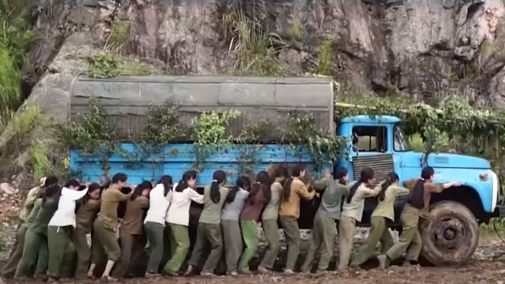 Người dân Đà Nẵng đi xem phim lịch sử dịp Quốc khánh.