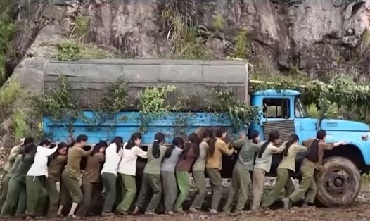 Người dân Đà Nẵng đi xem phim lịch sử dịp Quốc khánh.