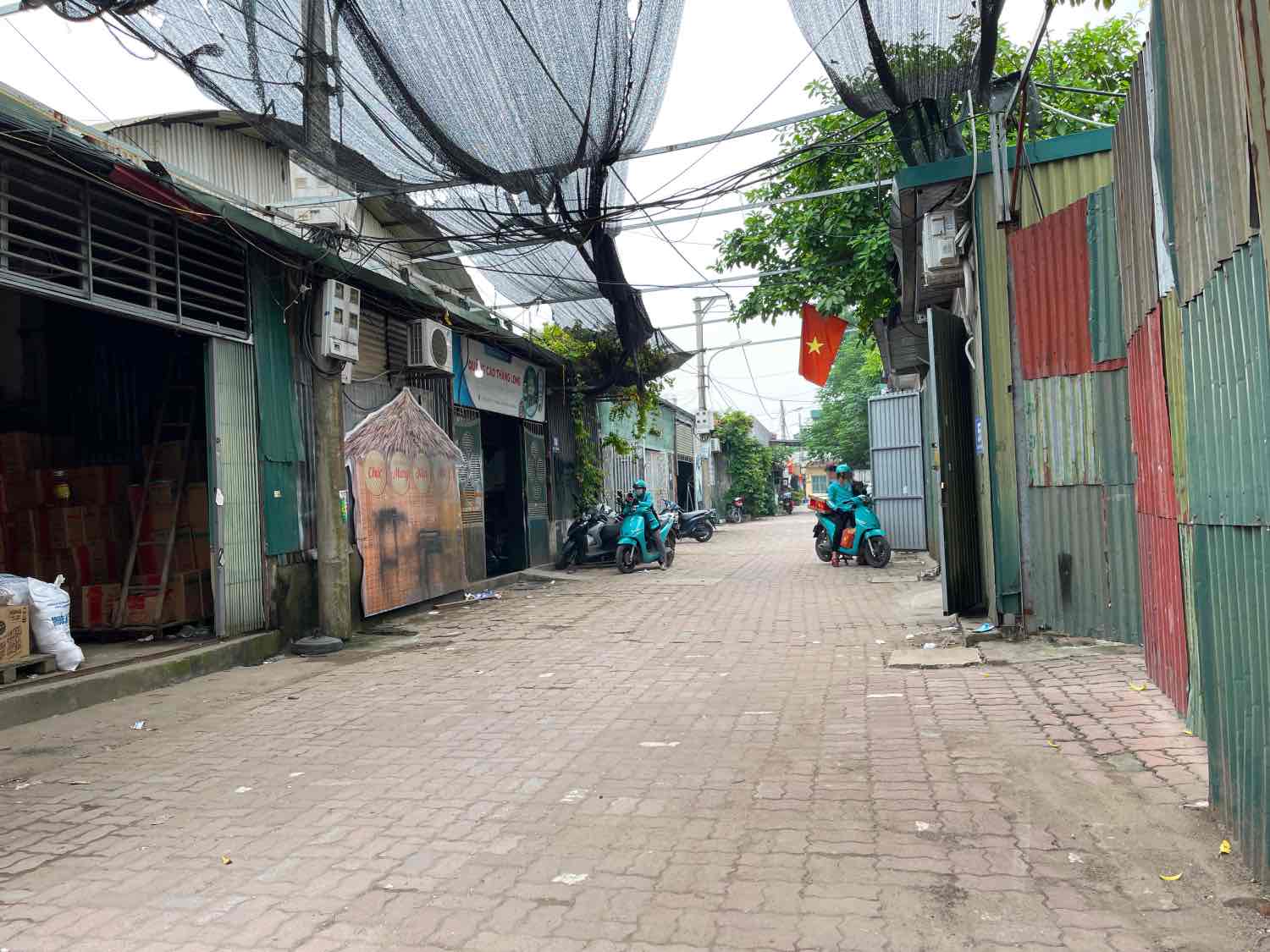 Hàng loạt kho xưởng xây dựng trái phép tại Đầm Bông. Ảnh: Nhóm PV