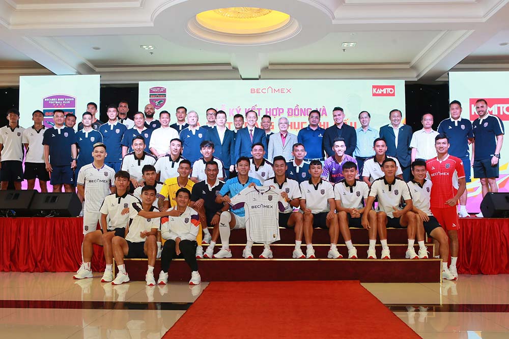 Binh Duong Club organizes the departure to participate in the new season. Photo: Thanh Vu