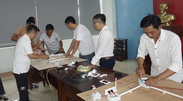 Trước khi đi xuất khẩu lao động, người dân ở Đắk Lắk được hướng dẫn, đào tạo kỹ về nghề nghiệp. Ảnh: Bảo Trung