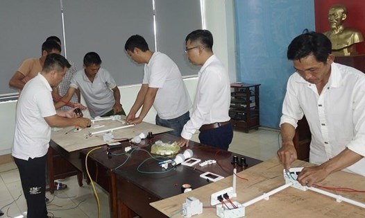 Trước khi đi xuất khẩu lao động, người dân ở Đắk Lắk được hướng dẫn, đào tạo kỹ về nghề nghiệp. Ảnh: Bảo Trung