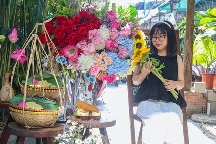 This trend stems from the fact that many young people in Da Nang want to enjoy the poetic and gentle atmosphere of Hanoi in autumn. Photo: Mai Huong