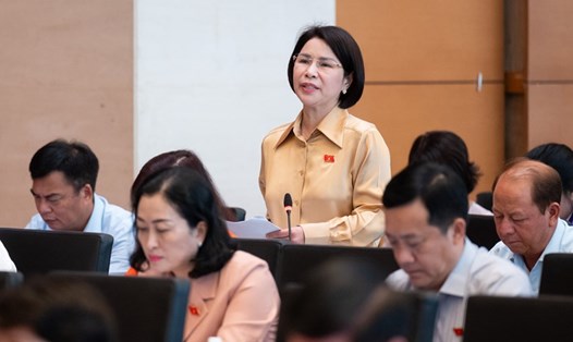 Đại biểu Trần Thị Nhị Hà (Đoàn TP Hà Nội) góp ý về vấn đề quản lý giá thuốc. Ảnh: Quốc hội