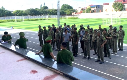 Thành viên Tổ bảo vệ an ninh, trật tự ở cơ sở trên địa bàn tỉnh Hưng Yên tập huấn nghiệp vụ. Ảnh: Công an Hưng Yên