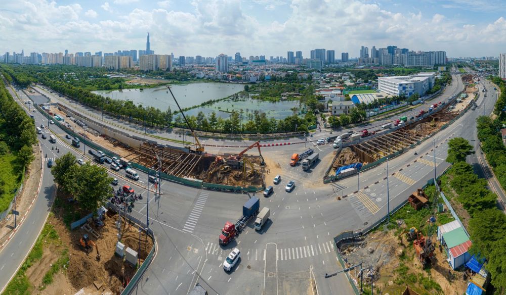 In addition, during the September 2nd holiday, the construction unit also coordinated workers to regulate traffic flow to facilitate vehicle movement, reducing traffic congestion when passing through here.