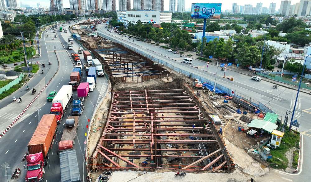 HC1-2 tunnel on Mai Chi Tho street connecting to the expressway will be completed in July 2025.