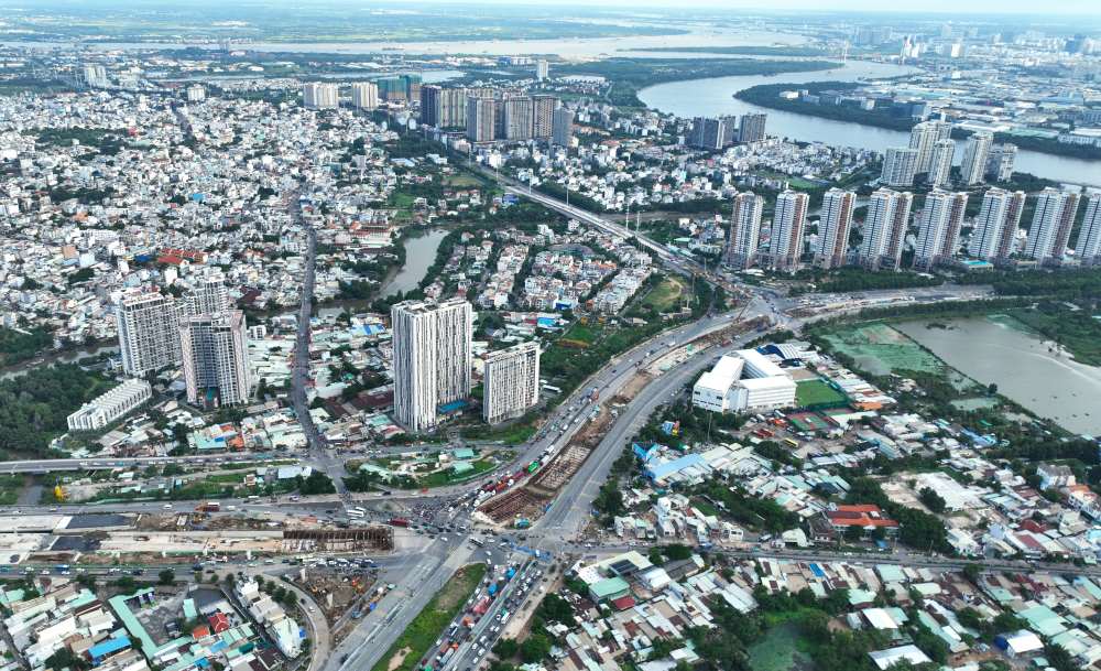 An Phu is the most important and largest traffic intersection in Ho Chi Minh City, under construction with a scale of 3 floors, total investment of more than 3,400 billion VND. After nearly 2 years of construction, some items of the project have become clear, with some locations nearing completion.