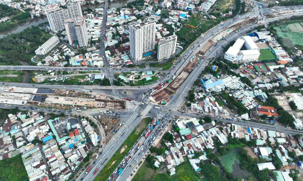 Hầm chui tại nút giao lớn nhất TPHCM dần lộ diện
