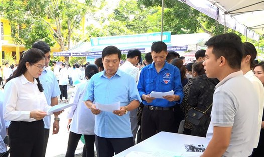 Hoạt động tư vấn, tuyển dụng đưa người đi làm việc tại nước ngoài trên địa bàn tỉnh Tuyên Quang được đẩy mạnh. Ảnh: Văn Tùng