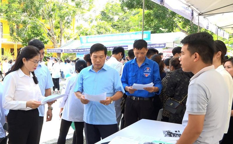 Hoạt động tư vấn, tuyển dụng đưa người đi làm việc tại nước ngoài trên địa bàn tỉnh Tuyên Quang được đẩy mạnh. Ảnh: Văn Tùng
